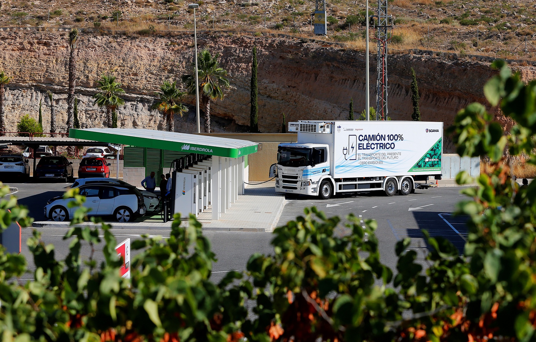 Read more about the article Iberdrola i Disfrimur rozpoczynają testy dwóch elektrycznych Scanii pierwszego korytarza śródziemnomorskiego w zakresie transportu bezemisyjnego