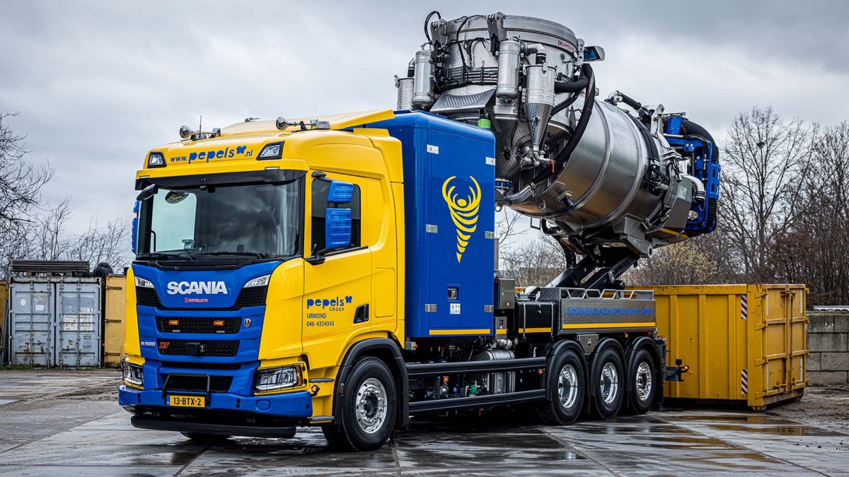 Read more about the article Holenderski Pepels wprowadza do użytku specjalny odkurzacz na podwoziu Scania XT