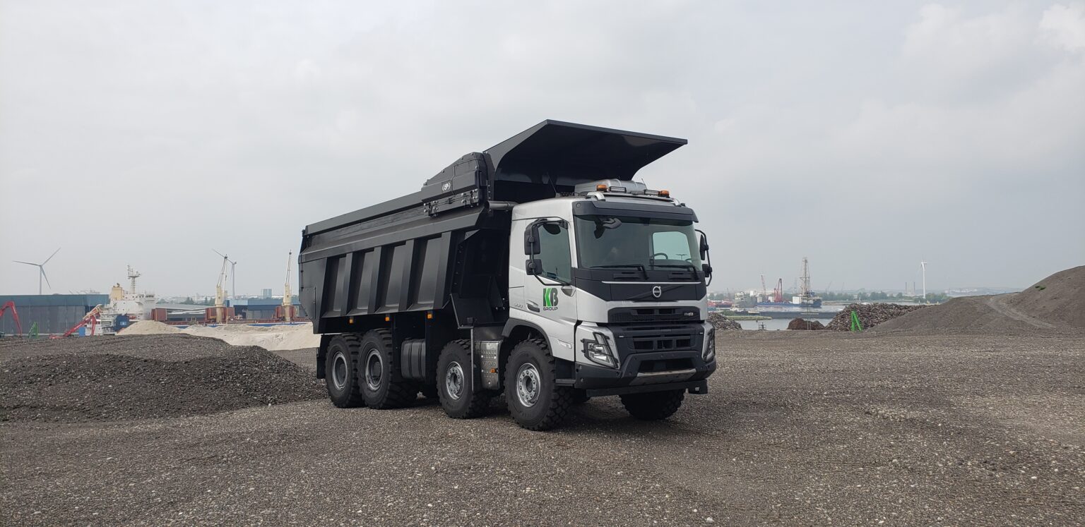 Read more about the article BAS Mining Trucks dostarcza trzecią ciężarówkę Mining do KB Handel