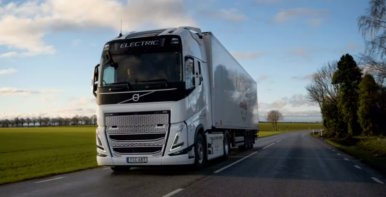 Read more about the article Volvo Trucks wskazuje, jak dostosować biznes do elektrycznych ciężarówek i ładowania