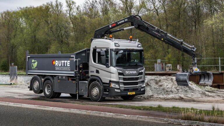 Read more about the article Scania: elektryfikacja w coraz większym stopniu odciska swoje piętno na pojazdach budowlanych