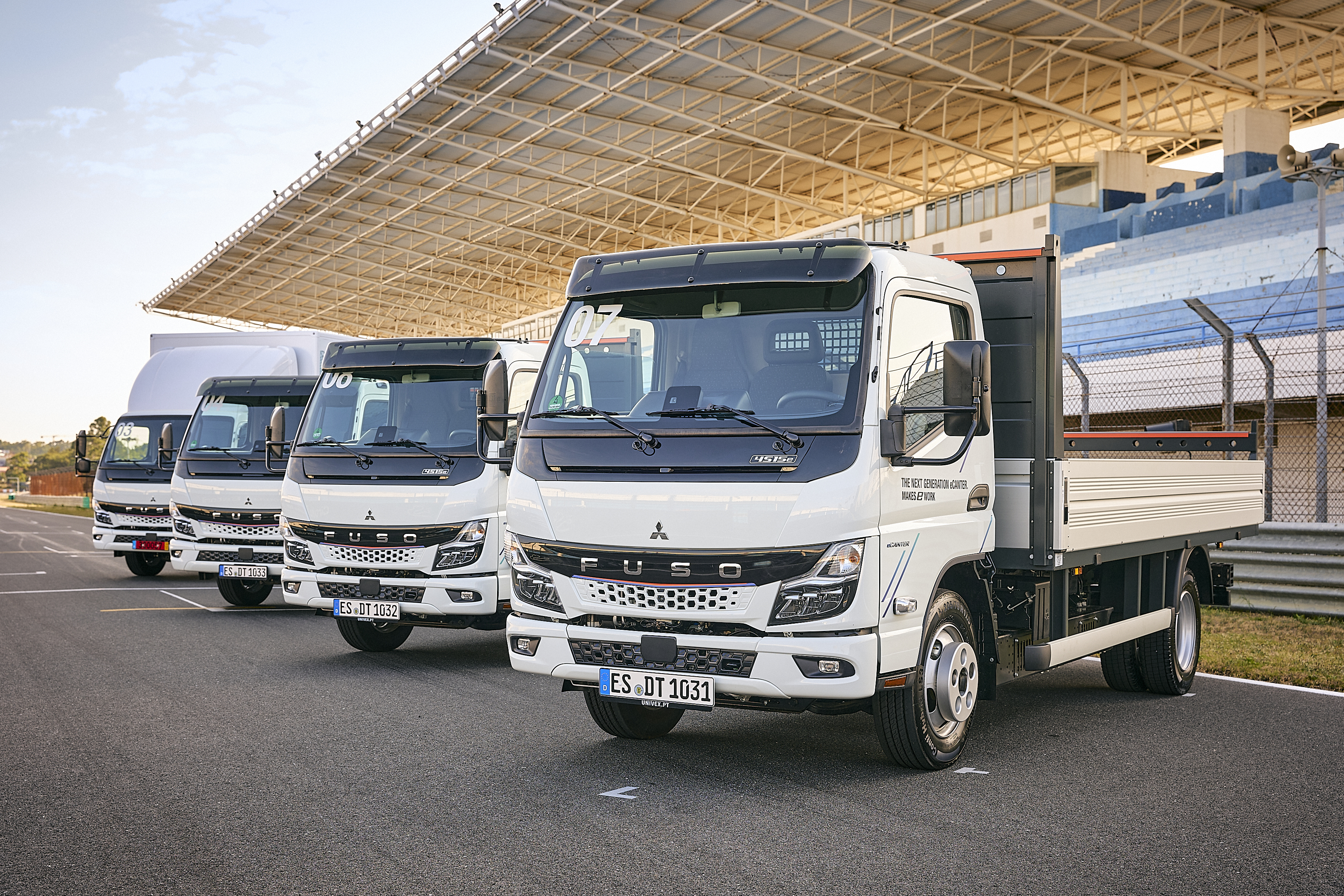 Read more about the article Zrównoważony rozwój „Made in Europe”: spółka zależna Daimler Truck, FUSO, świętuje rozpoczęcie produkcji eCantera nowej generacji