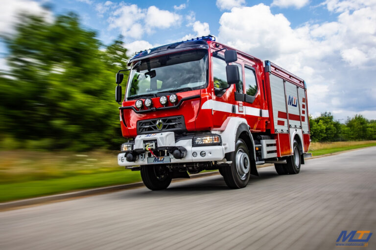Read more about the article Renault D16 HIGH K P4X4 280E6 ogumienie bliźniacze na osi tylnej – dostępny w wariancie ze schowkiem przelotowym.
