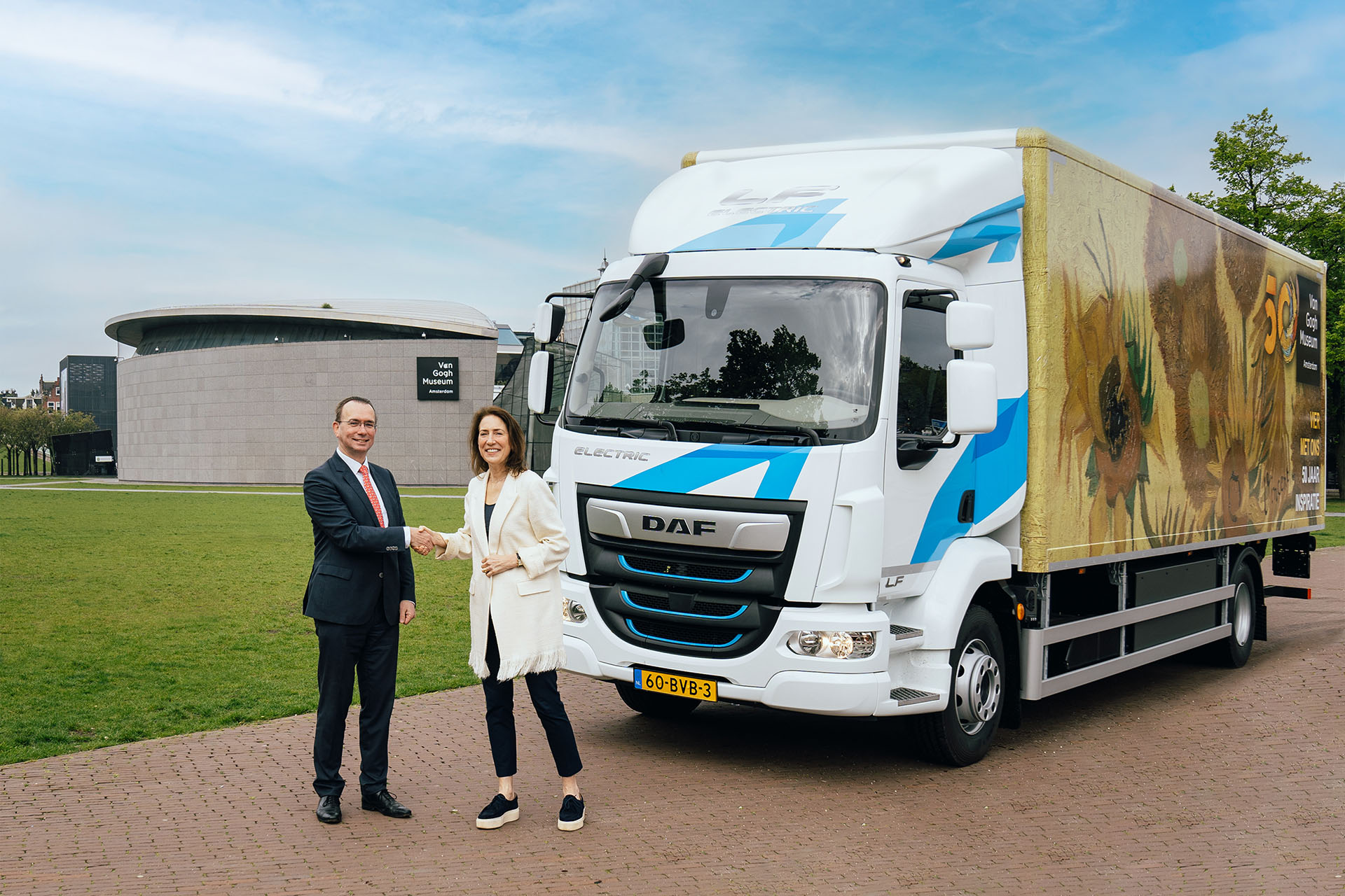 Read more about the article DAF LF Electric dostarczony na jubileusz Muzeum Van Gogha