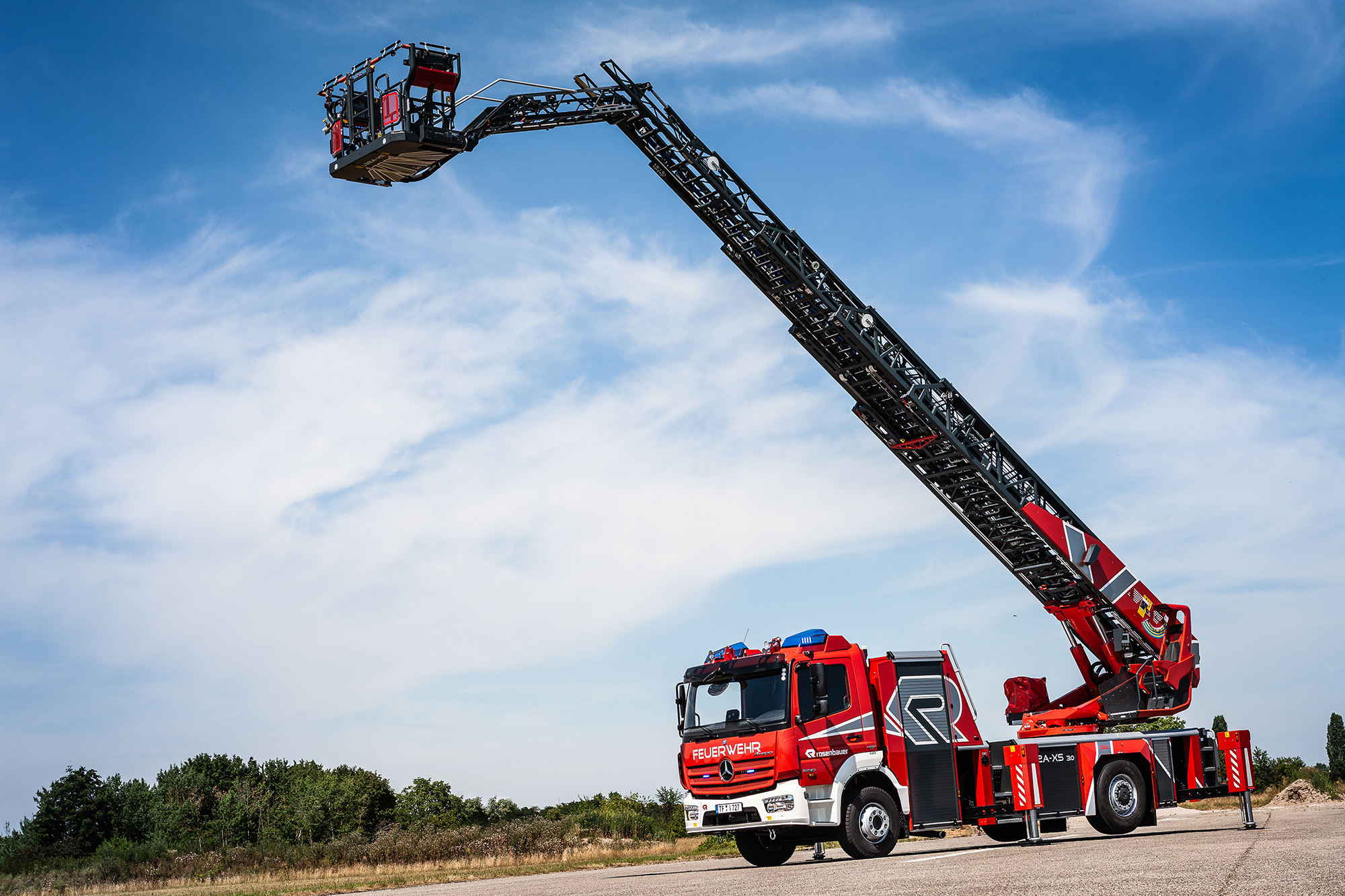 Read more about the article 10 lat nowej generacji drabin Rosenbauer