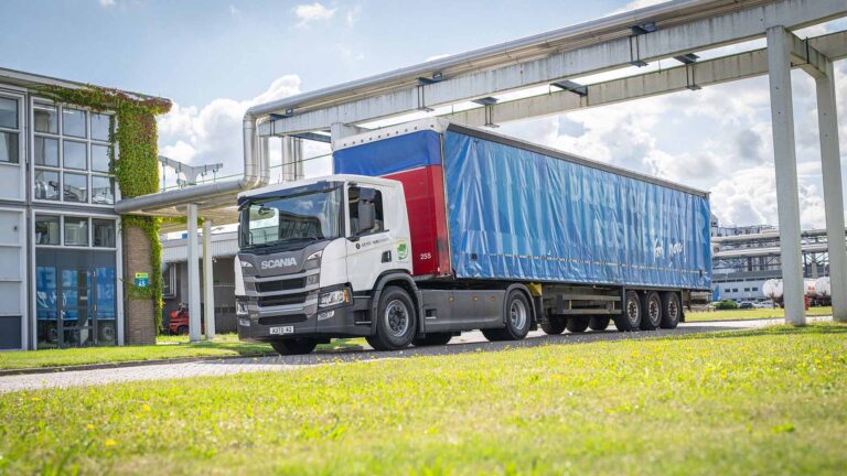Read more about the article GETEC wykorzystuje Scanię 25P typu BEV jako ciągnik do zastosowań poza drogami publicznymi