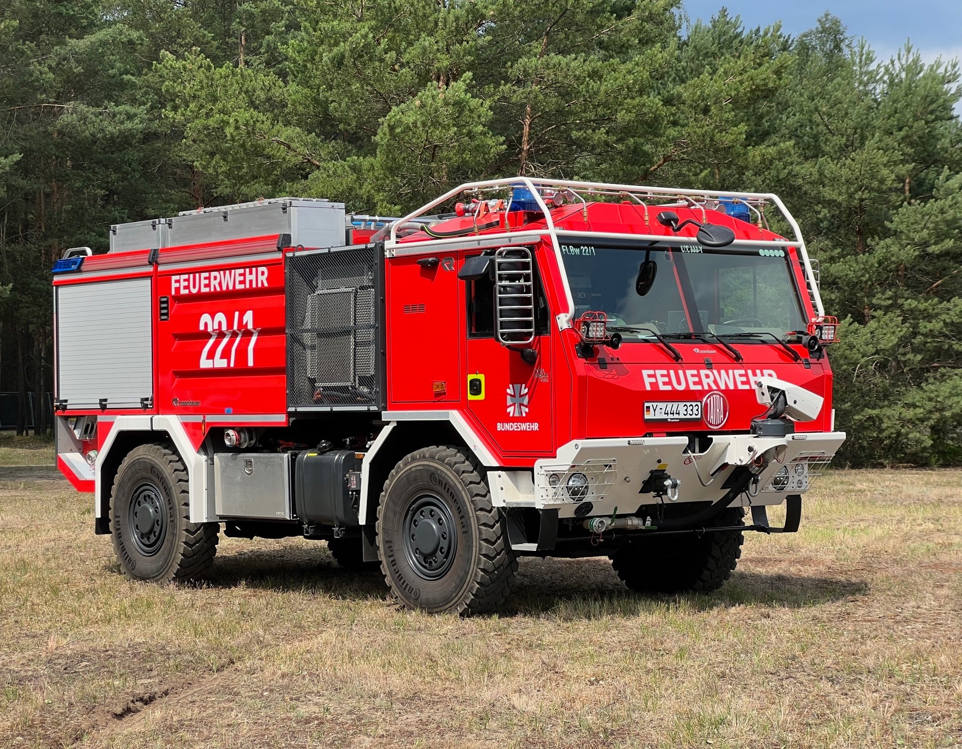 Read more about the article Przekazanie pierwszego pojazdu TATRA FORCE 4×4 straży pożarnej Bundeswehry