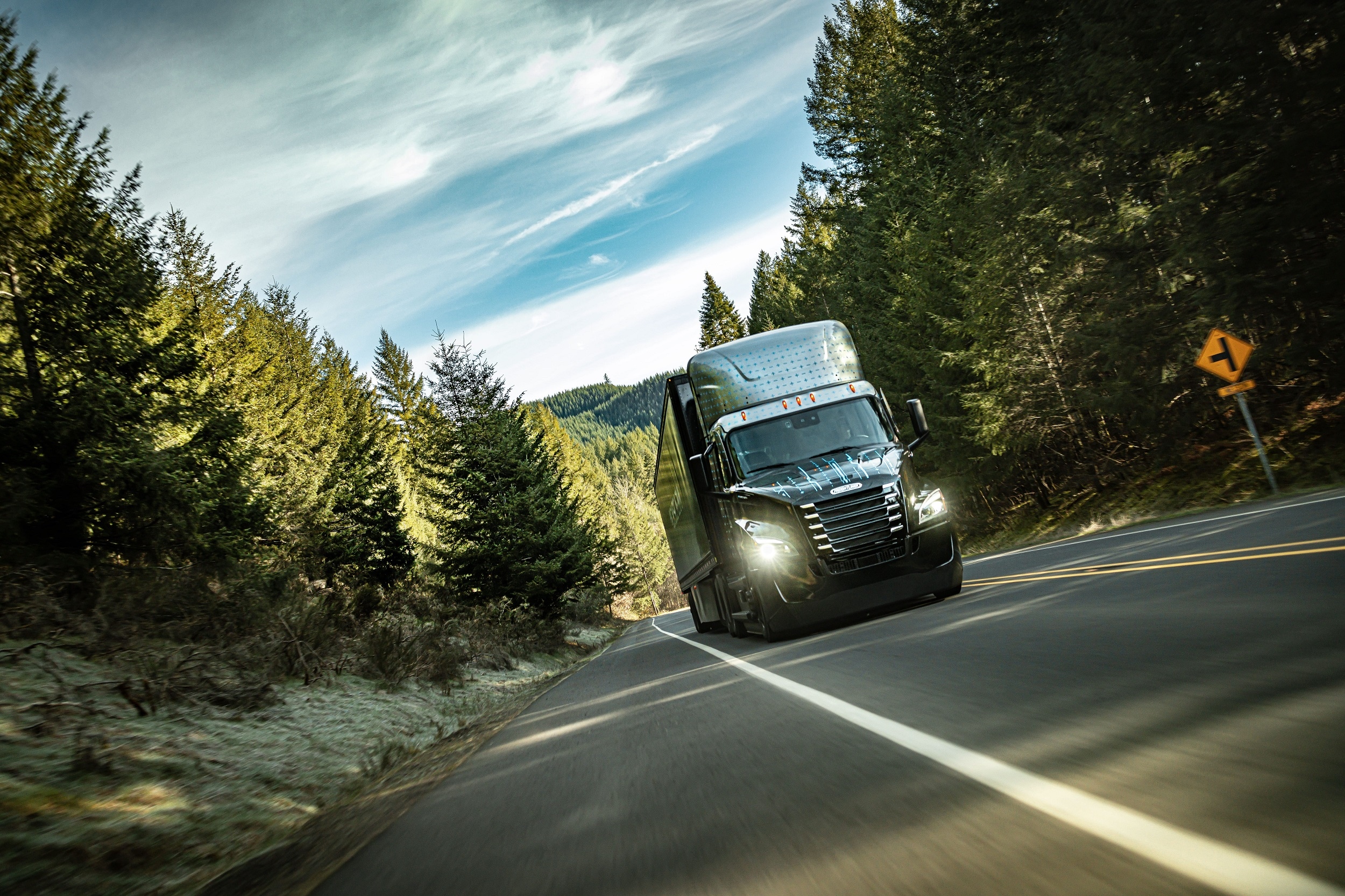 Read more about the article Daimler Truck Financial Services i Electrada opracowują rozwiązanie typu „ładowanie jako usługa” dla elektrycznych ciężarówek i autobusów