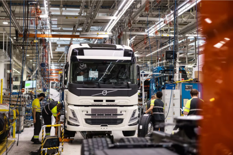 Read more about the article Rozwój: Volvo rozpoczyna seryjną produkcję elektrycznych ciężarówek w Gandawie
