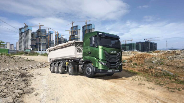 Read more about the article BĄDŹ ZMIANĄ: IVECO wkracza w przyszłość, odnawiając całą ofertę produktów i usług