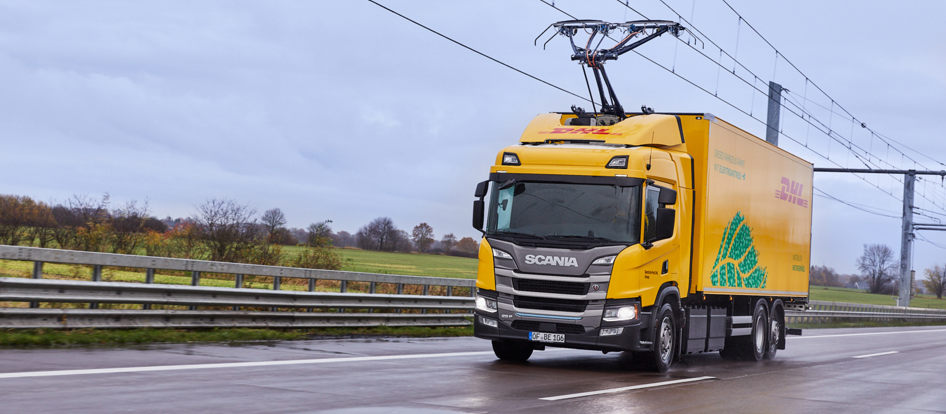 Read more about the article DHL obsługuje wyposażoną w pantograf ciężarówkę Scania na drogach elektrycznych