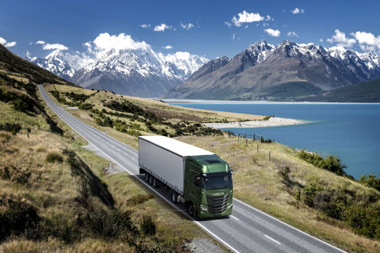 Read more about the article IVECO dalej stawia na paliwo gazowe w transporcie dalekodystansowym – premierowy gazowy S-Way NG MR 2024