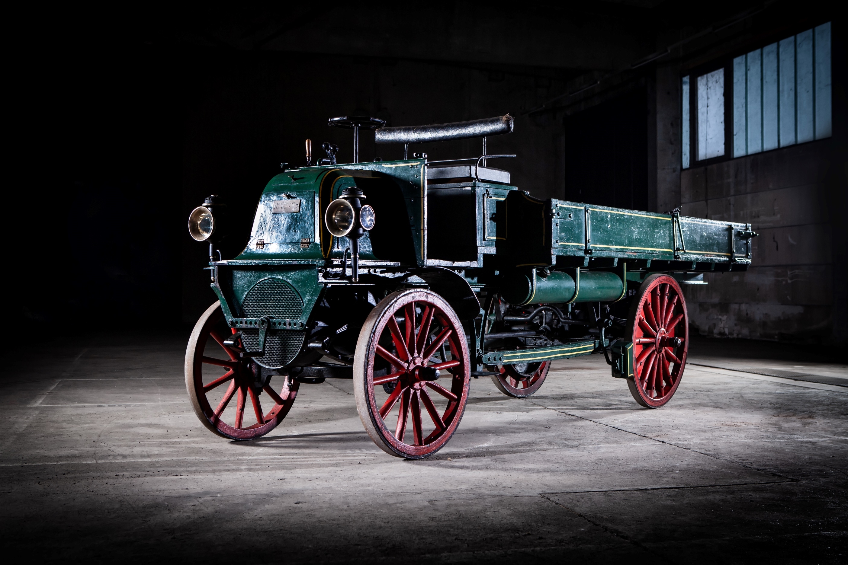 Read more about the article Rzeczywiście rzadki ptak: ciężarówka Daimler z wałem Kardana z 1899 roku