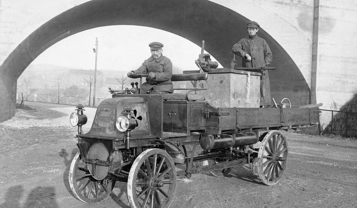 Eine echte Rarität der Daimler Kardan-Lastwagen von 1899A rare bird indeed: the Daimler cardan-truck from 1899