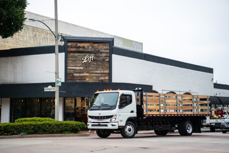 Read more about the article Marka Daimler Truck RIZON wprowadza na rynek kanadyjski całkowicie elektryczną ciężarówkę