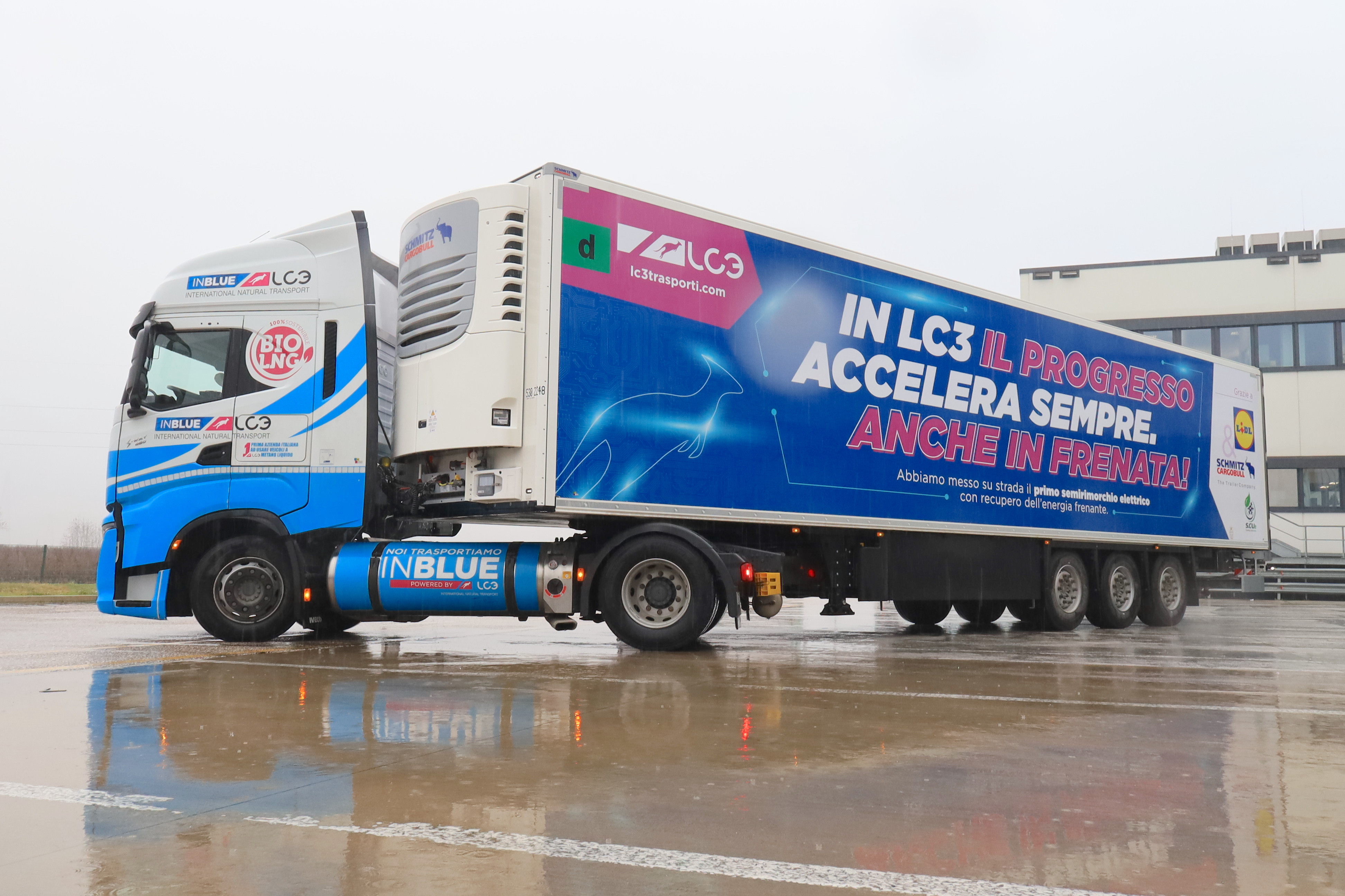 Read more about the article LC3 Lidl zapewnia zrównoważony transport chłodniczy we Włoszech przy użyciu w pełni elektrycznych naczep chłodni firmy Schmitz Cargobull