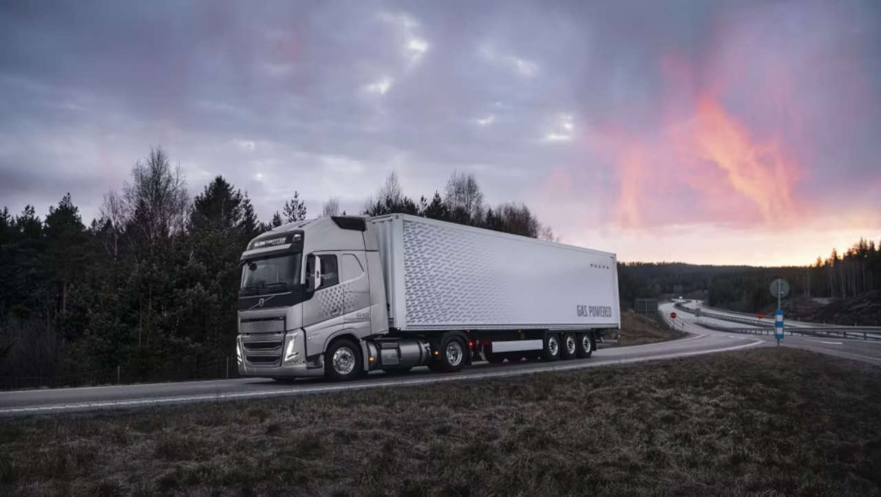 Read more about the article Volvo Group podpisało umowę z Westport w sprawie utworzenia spółki joint venture mającej na celu redukcję emisji CO2 z transportu długodystansowego