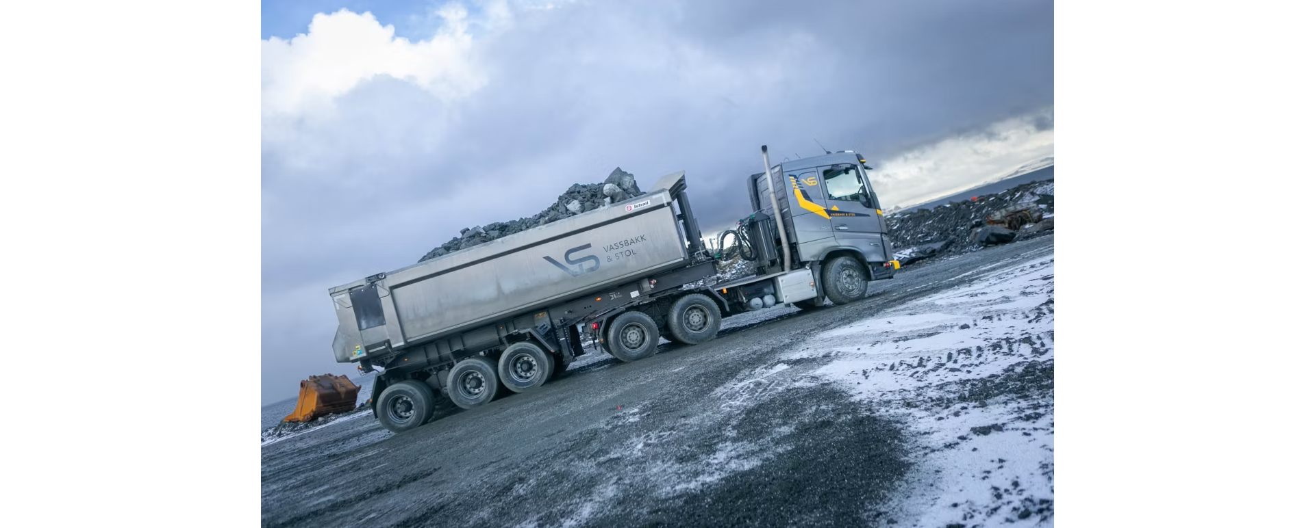 Read more about the article Volvo Trucks: brutalny załadunek do tunelu Boknafjord