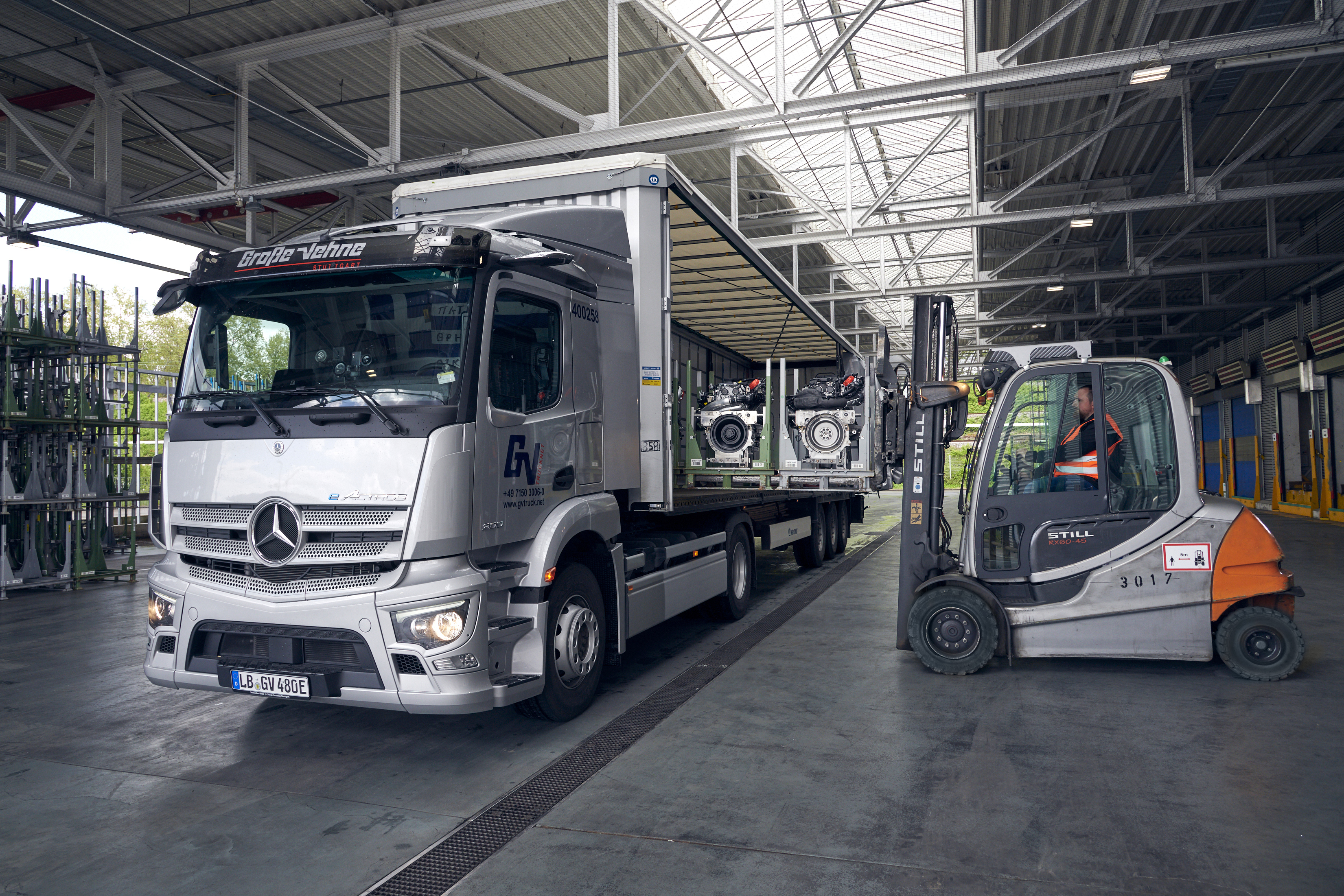 Read more about the article Mercedes-Benz Group AG wykorzystuje eActrosa do elektryfikacji swojej logistyki między Bad Cannstatt a Sindelfingen