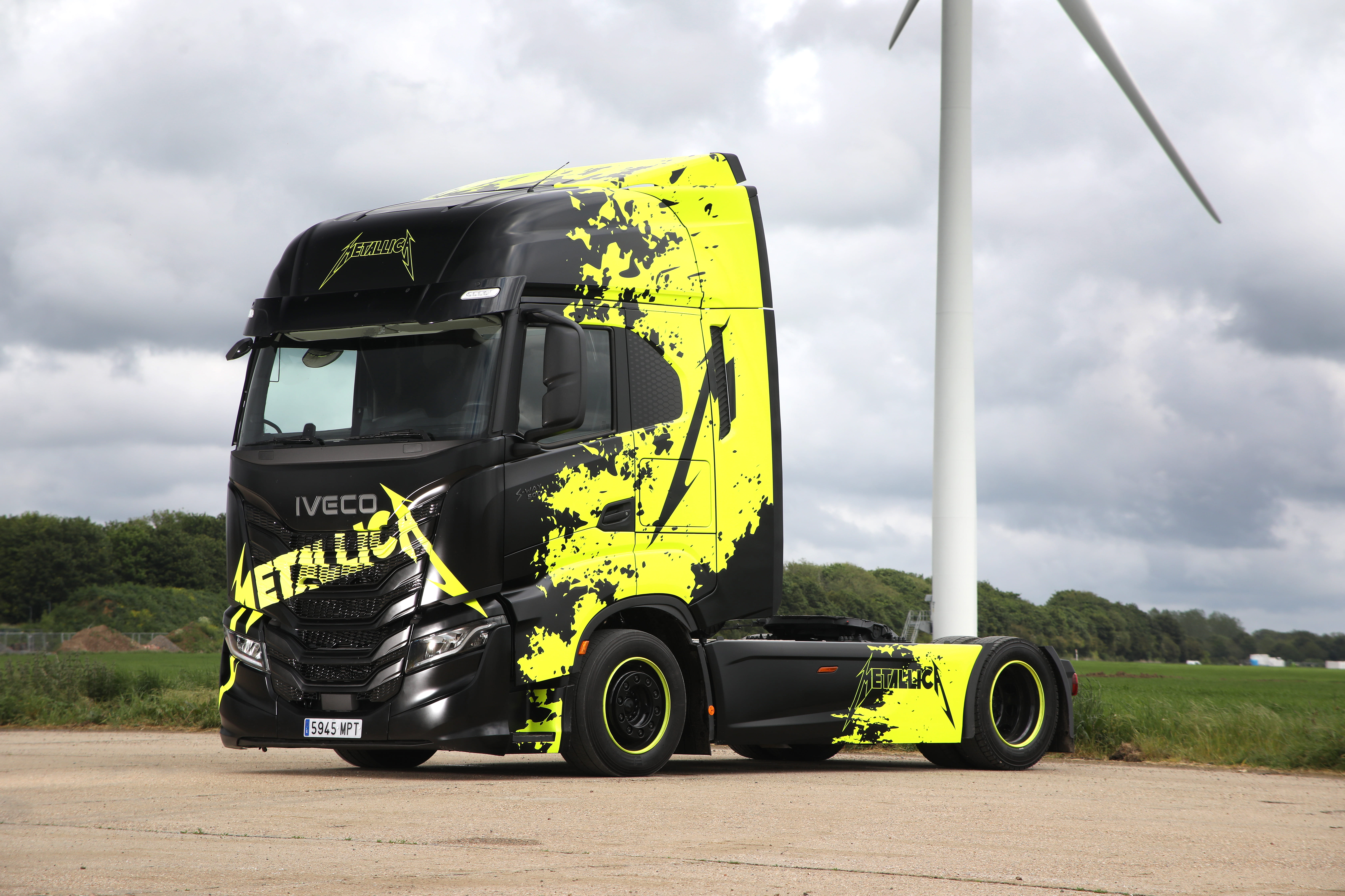 Read more about the article Wieloenergetyczna flota IVECO rozpocznie europejską część Metallica M72 World Tour