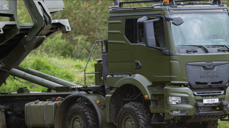 Screenshot 2024-04-01 at 11-31-58 2023-06-07-Rheinmetall-RMMV-TG3-trucks-Norway.avif (obraz AVIF 1920×690 pikseli) — Skala (80%)