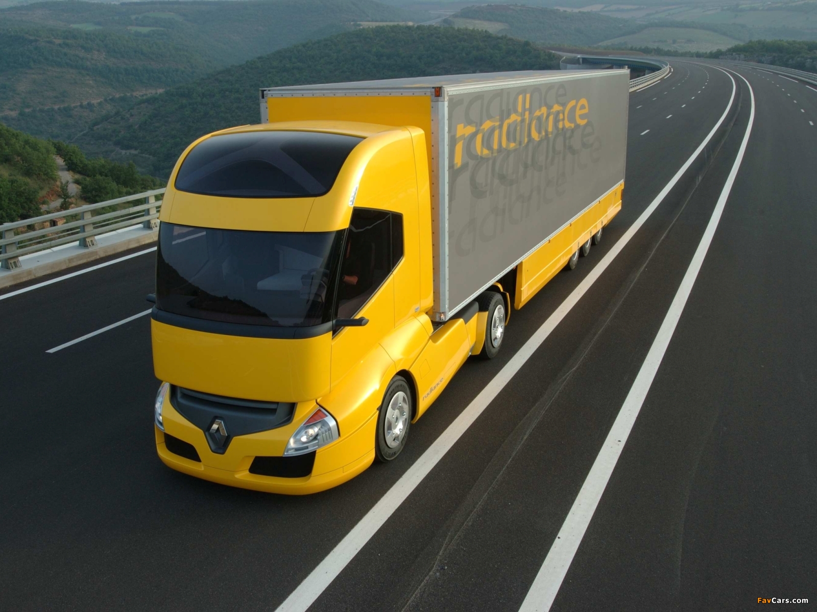 Read more about the article Radiance – wizja ciężarówki przyszłości Renault Trucks