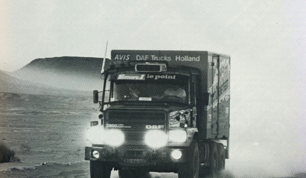 1982-N2800-Paris-Dakar