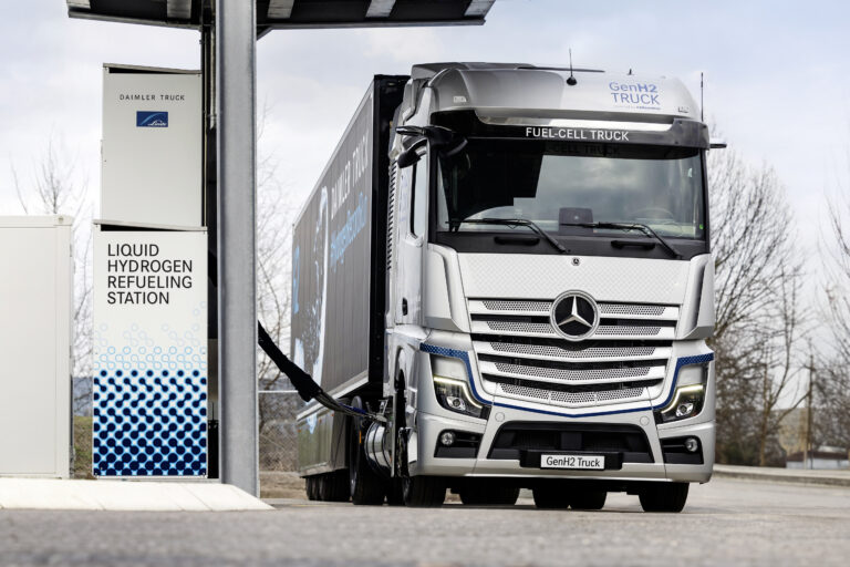 Read more about the article Daimler Truck i Kawasaki Heavy Industries podpisują protokół ustaleń w celu wspólnego zbadania optymalizacji łańcuchów dostaw ciekłego wodoru