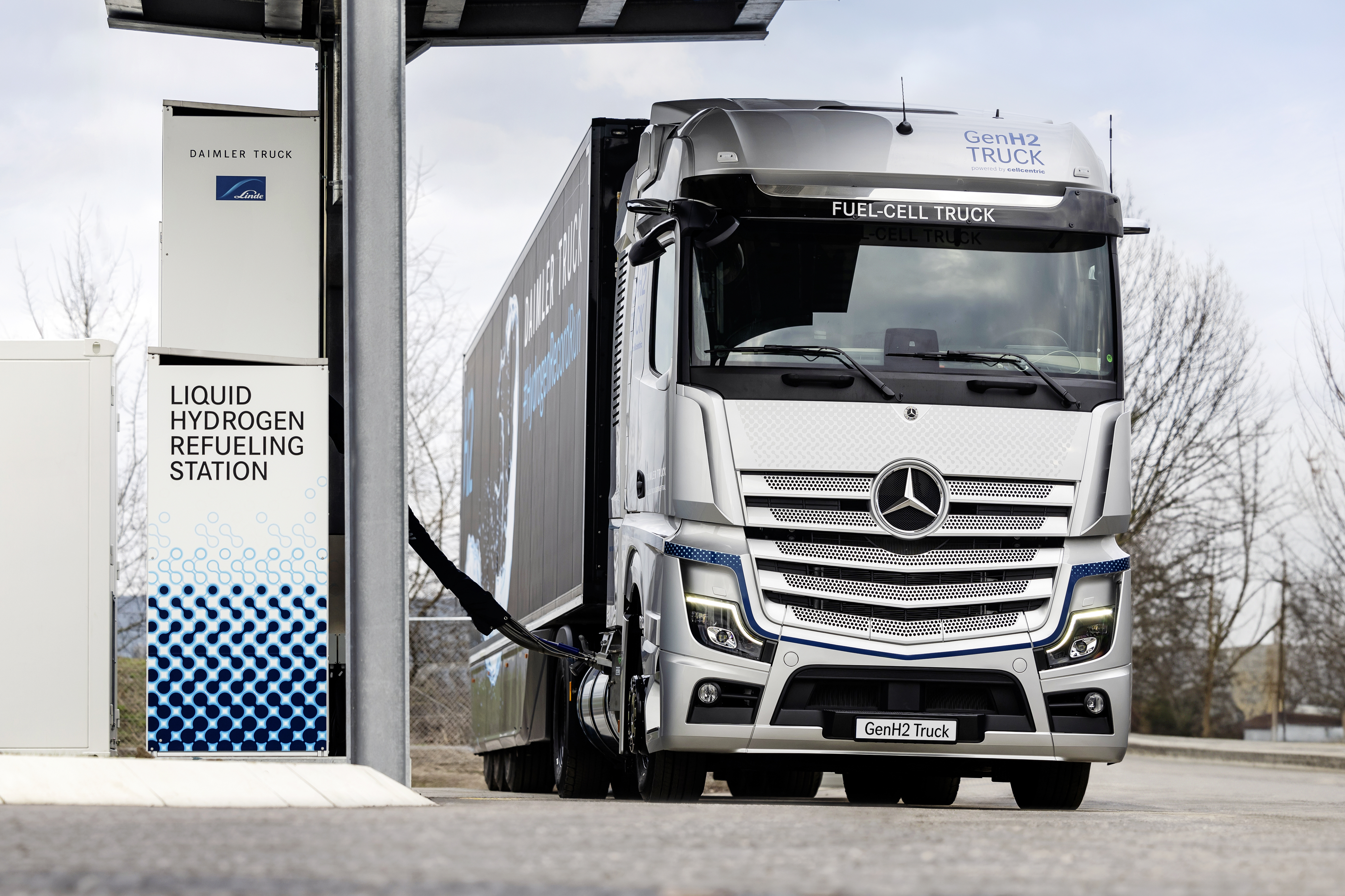 Read more about the article Daimler Truck i Kawasaki Heavy Industries podpisują protokół ustaleń w celu wspólnego zbadania optymalizacji łańcuchów dostaw ciekłego wodoru