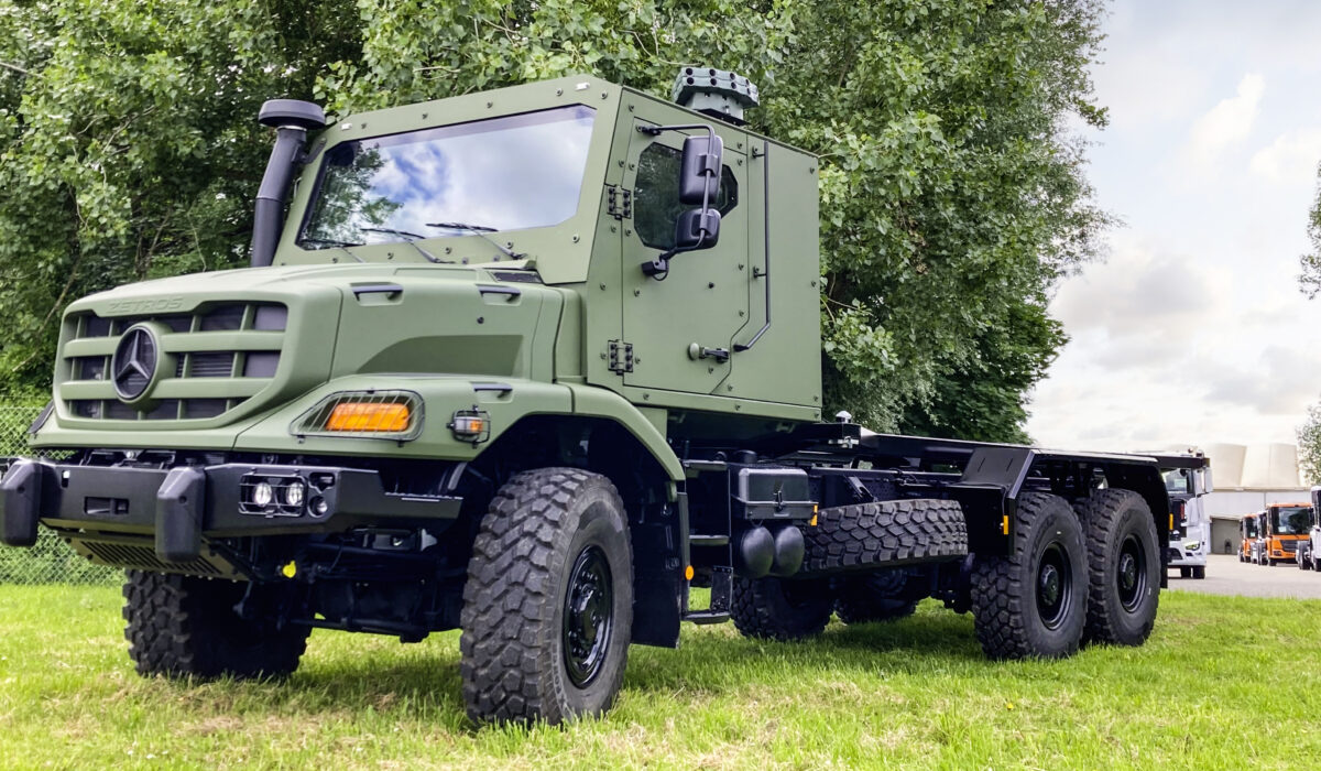 Mercedes-Benz Special Trucks erweitert Defence- Portfolio: vierachsiger Zetros mit Allradantrieb erstmals auf der Eurosatory zu sehenMercedes-Benz Special Trucks expands its defence portfolio: four-axle Zetros with all-wheel drive on show for the first t