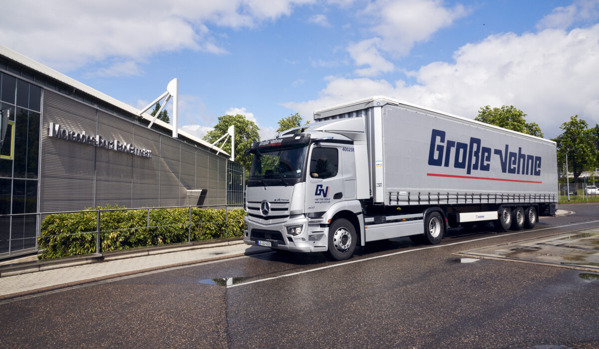 Kunde von Mercedes-Benz Trucks packt’s an: Große-Vehne gestaltet Antriebswende aktiv 

Mercedes-Benz Trucks customer Große-Vehne is actively pushing the drive transition forward