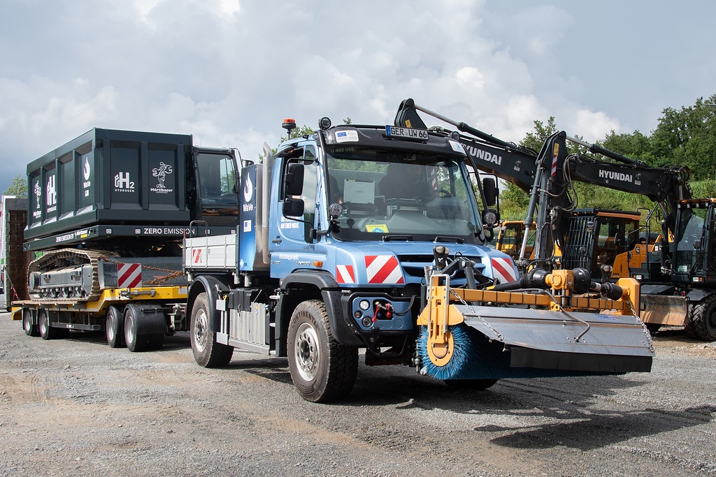 Unimog trifft Raupe:  Erfolgreiches Entwicklungsprojekt für Wasserstoff-VerbrennungsmotorSuccessful development project for hydrogen  combustion engines