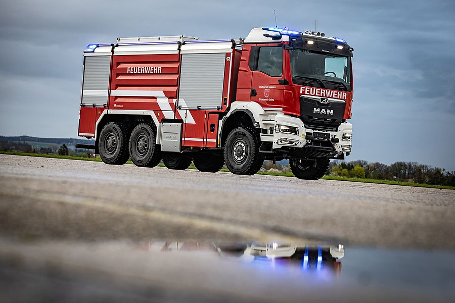 Read more about the article Ciężki terenowy samochód ratowniczo-gaśniczy Rosenbauer MT GTLF dla Landsberg – lokalnej straży pożarna Gollma