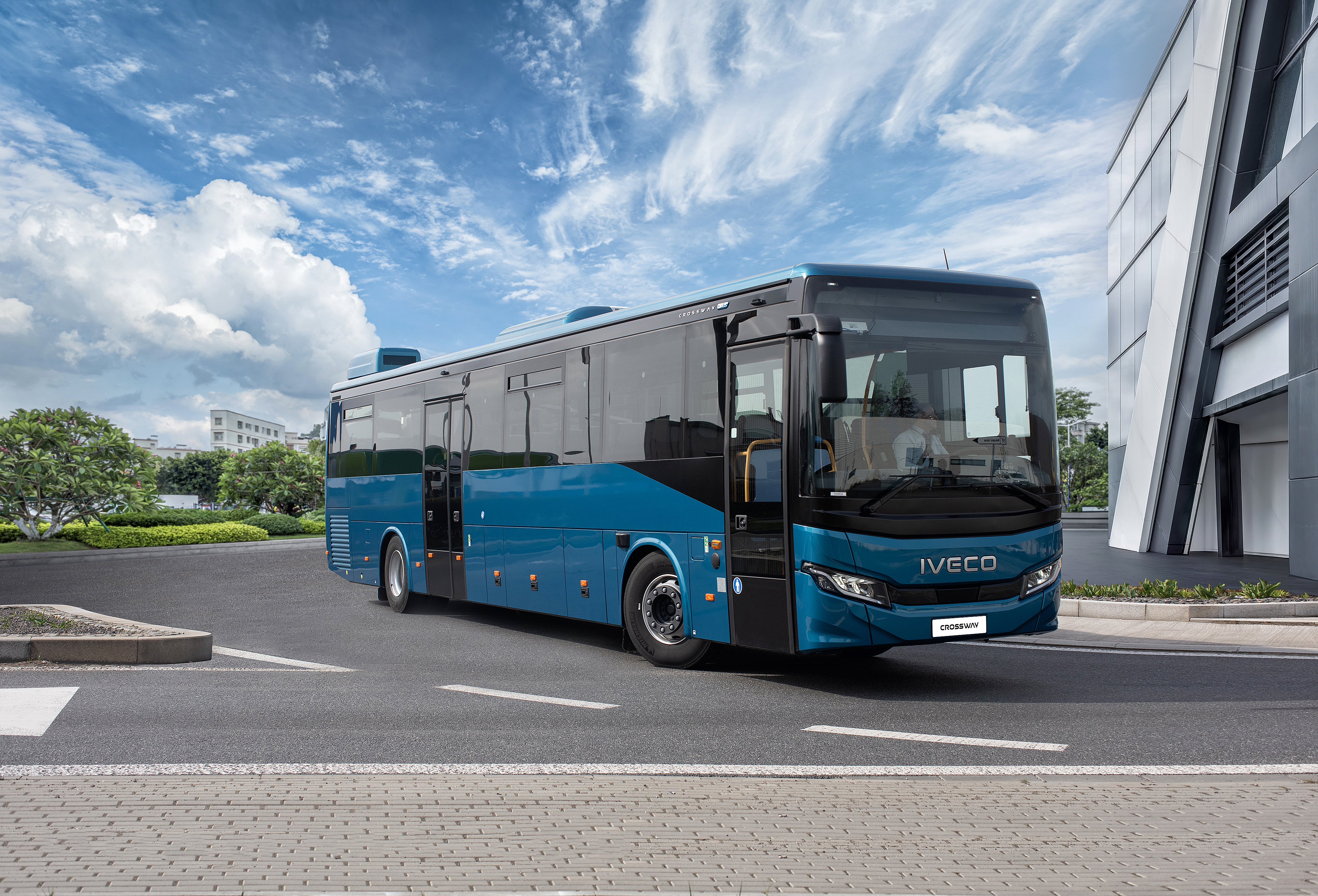 Read more about the article IVECO BUS rozszerza serię CROSSWAY o wersję hybrydową