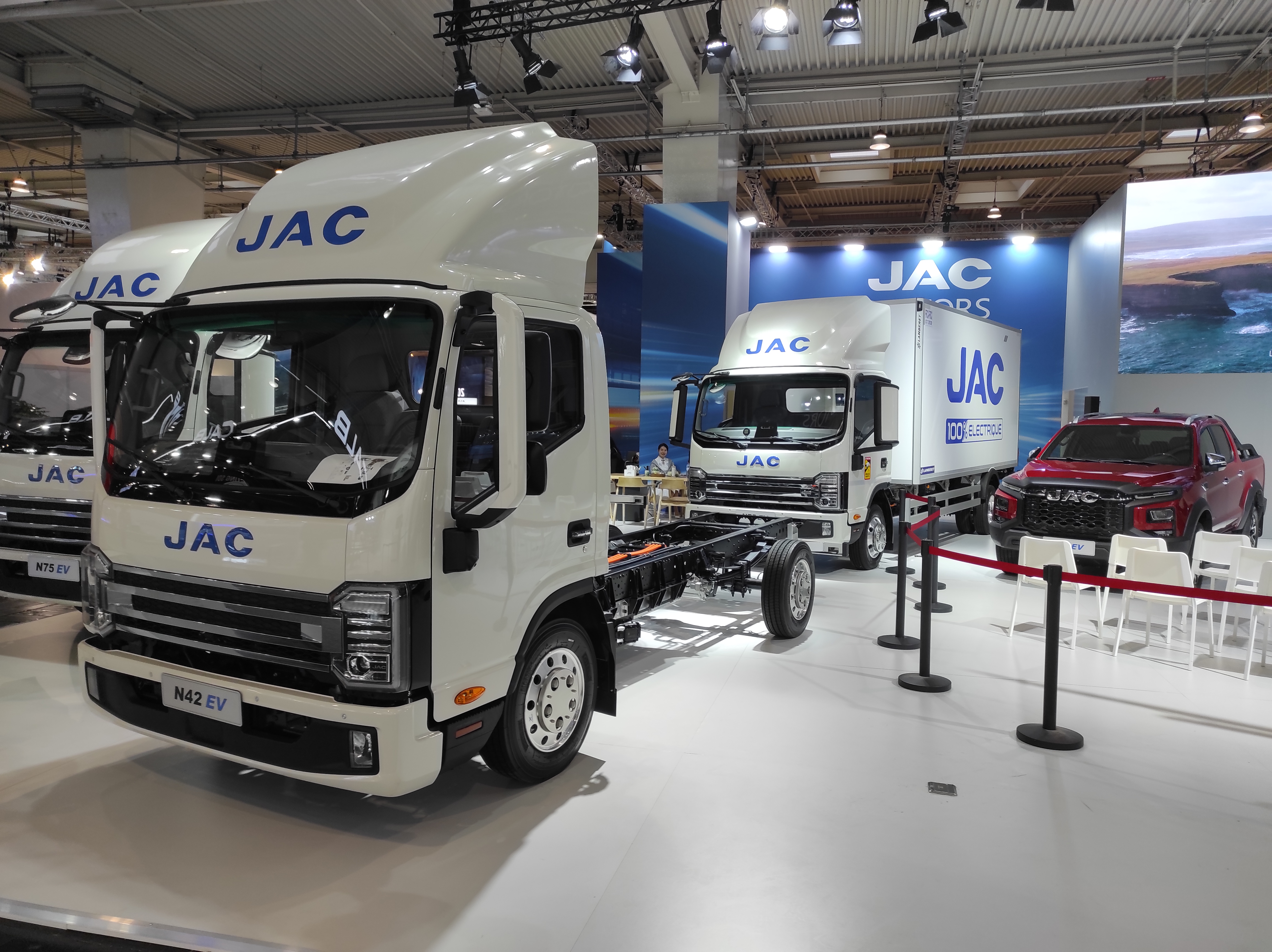 Read more about the article JAC MOTORS napędza dekarbonizację transportu na targach Hannover IAA Transportation 2024