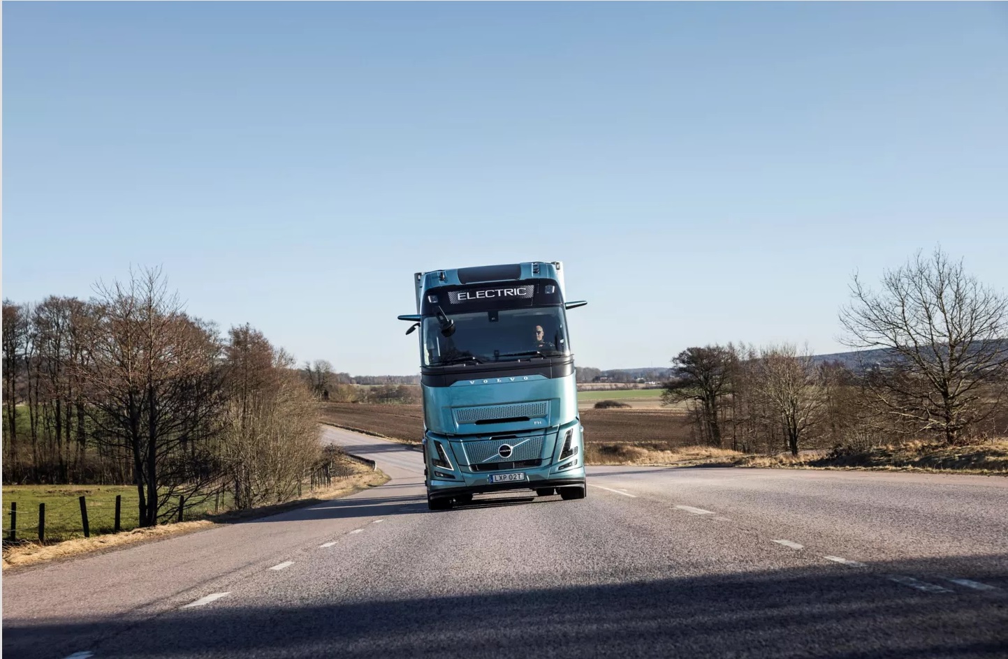 Read more about the article Przełom: Volvo wprowadza na rynek ciężarówkę elektryczną o zasięgu 600 km