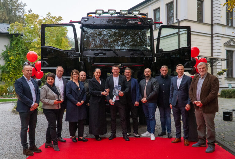 Read more about the article Uroczyste przekazanie wyjątkowego pojazdu MAN Individual Lion S