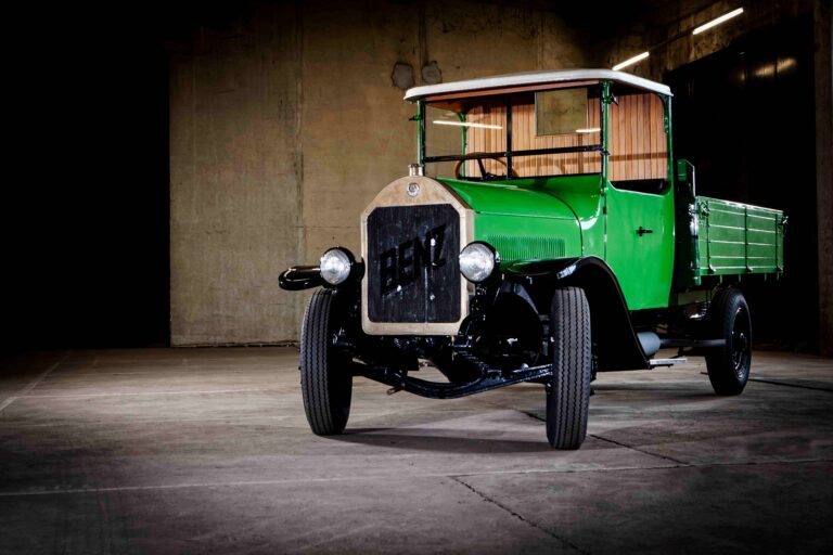 Read more about the article Wszystko pod znakiem 100:100 lat ciężarówek Mercedes-Benz u dostawcy usług logistycznych karldischinger – podpisano list intencyjny na 100 zeroemisyjnych ciężarówek
