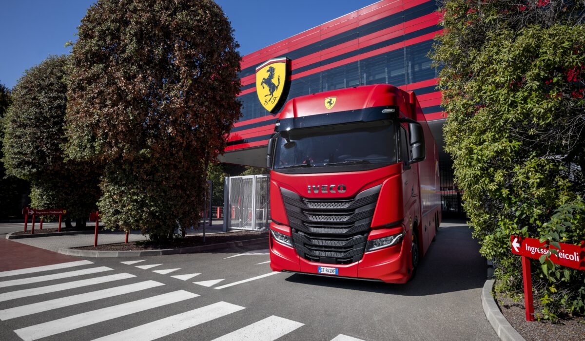 IVECO_Ferrari_handover (2)