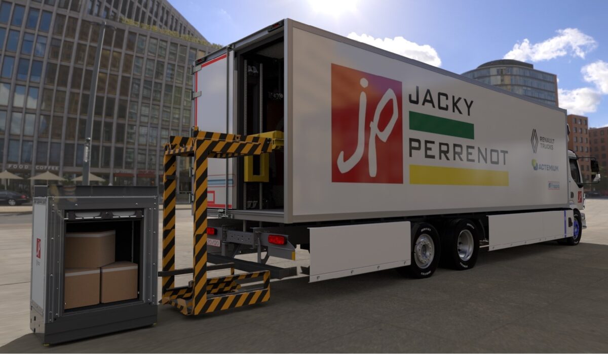 Jacky Perrenot x Renault Trucks logistique urbaine_04