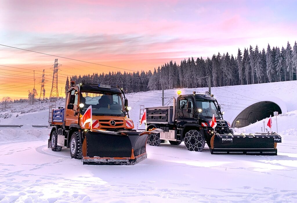 Unimog Geräteträger mit Winterdienstausstattung von Bucher

Unimog with winter service technology from Bucher