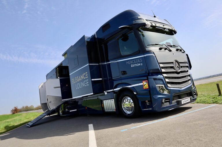 Read more about the article Luksusowa ciężarówka dla szlachetnych rumaków – Mercedes-Benz Actros jako transporter koni z „Élégance Lounge”