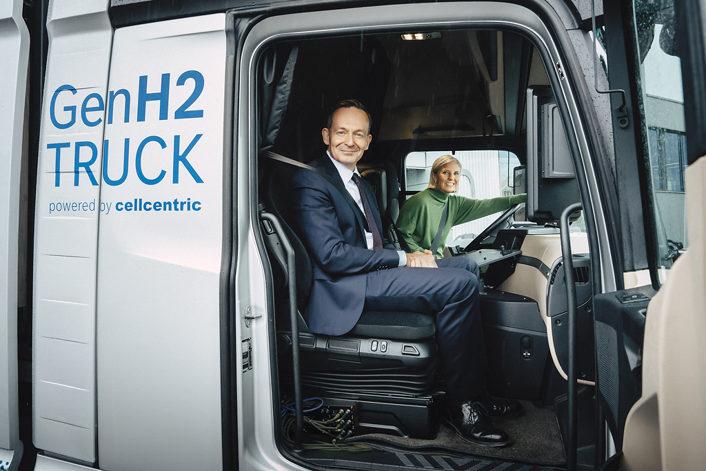 Daimler Truck erhält von Bund und Ländern Förderung für Brennstoffzellen-LkwDaimler Truck receives funding for fuel cell trucks from German federal and state governments