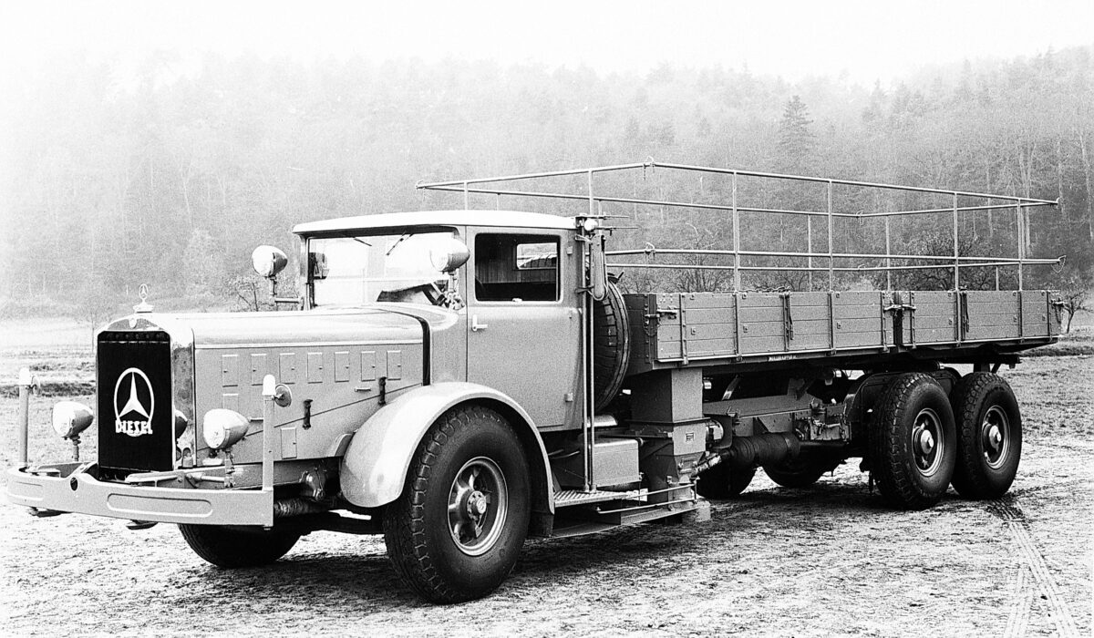 125 Jahre Erfahrung am Bau: Vom Daimler-Lkw mit fünf Tonnen Nutzlast bis zum Arocs mit MirrorCam125 Years of Experience in Construction: From Daimler's vehicles with a payload of five metric tons to Arocs with MirrorCam