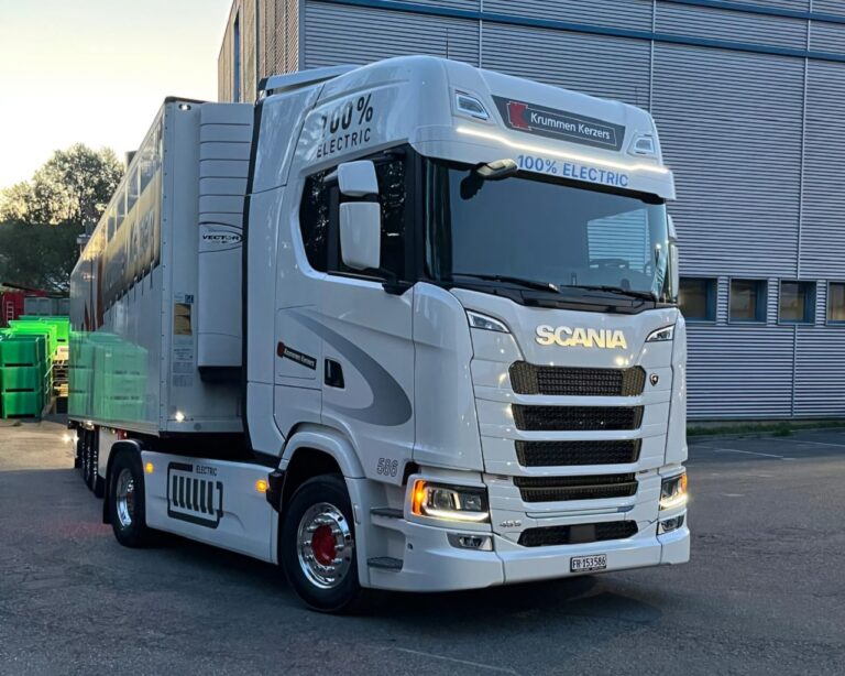 Read more about the article Pierwszy akumulatorowy pojazd elektryczny Scania dostarczony do Krummen Kerzers AG
