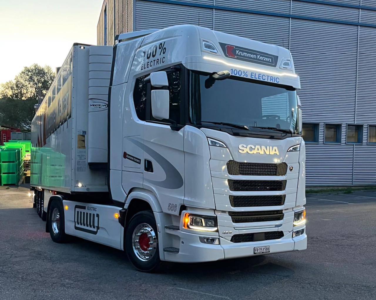 Read more about the article Pierwszy akumulatorowy pojazd elektryczny Scania dostarczony do Krummen Kerzers AG