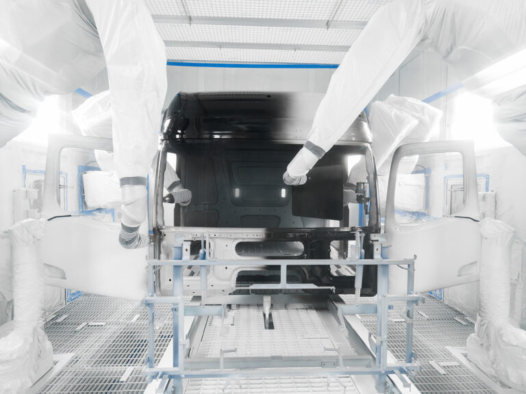Read more about the article Nowa lakiernia w fabryce Mercedes-Benz w Wörth poprawia bilans produkcji pod względem emisji CO2