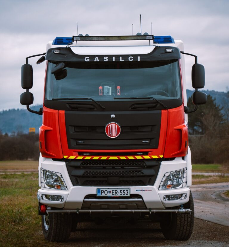 Read more about the article Pierwsza 4-osiowa Tatra Phoenix jako ciężki terenowy samochód ratowniczo-gaśniczy – pojazd dla odbiorcy ze Słowenii otrzymał zabudowę pochodzącej także z tego kraju firmy WEBO