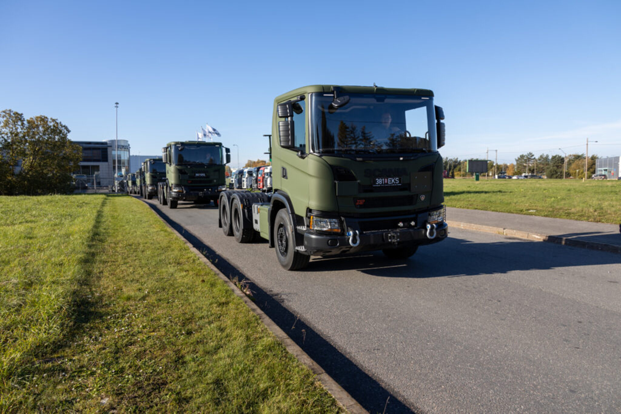 Read more about the article Wojsko estońskie przyjmuje od Scanii pierwsze ciężarówki transportowe G410