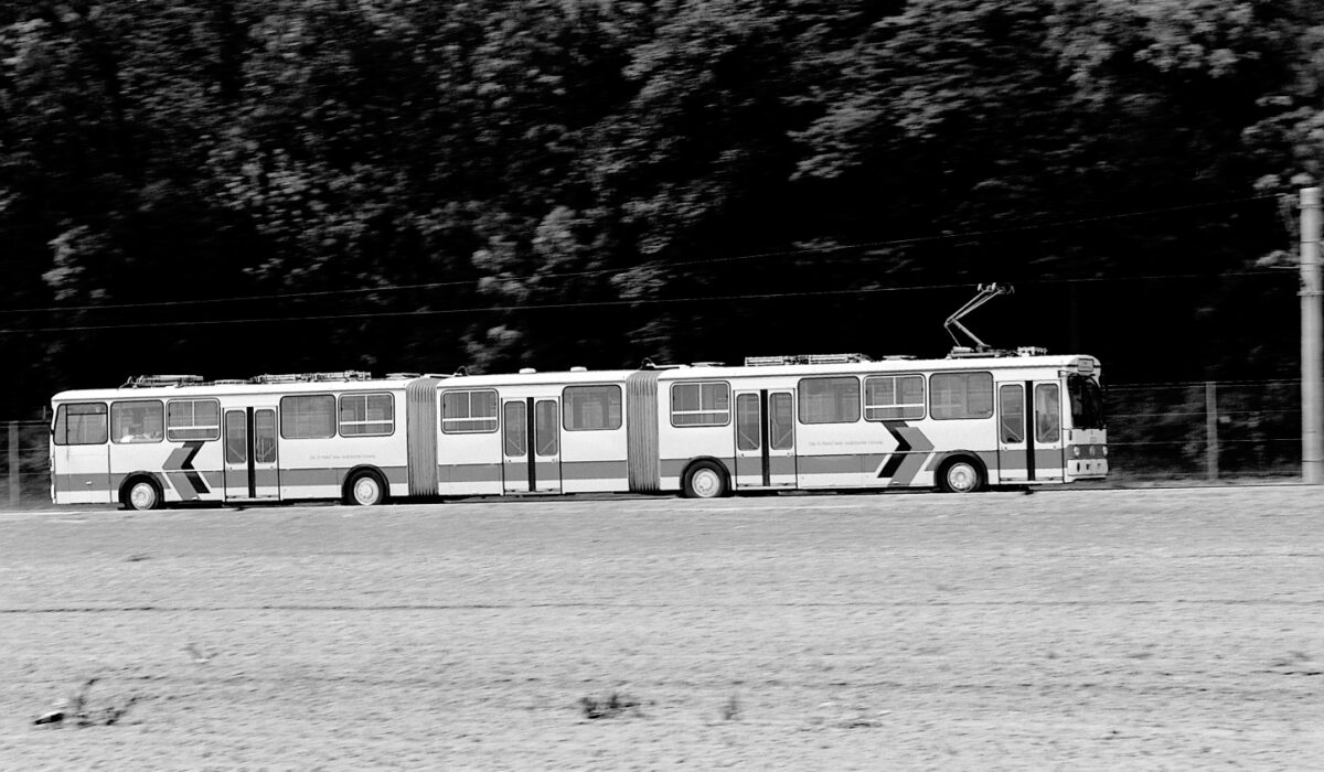 Mercedes-Benz O-Bahn-Grossraumbus, geeignet z.B. für automatische Spurführung in engen Innenstädten, 1981.